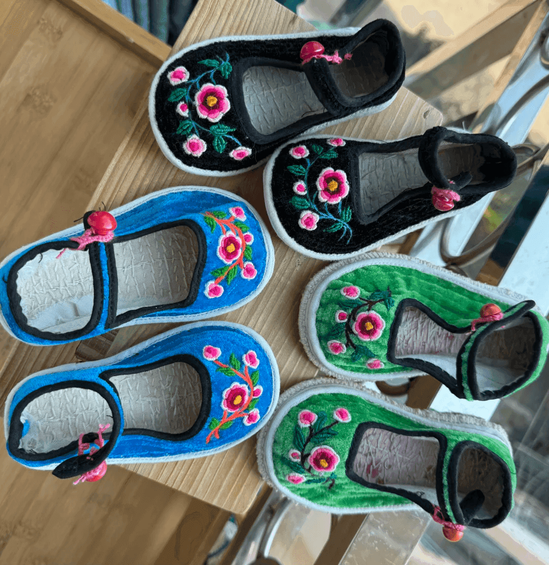 传统古朴的小布鞋真的太美了